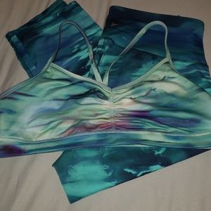 Old Navy XL capri dry fit workout pants & bra